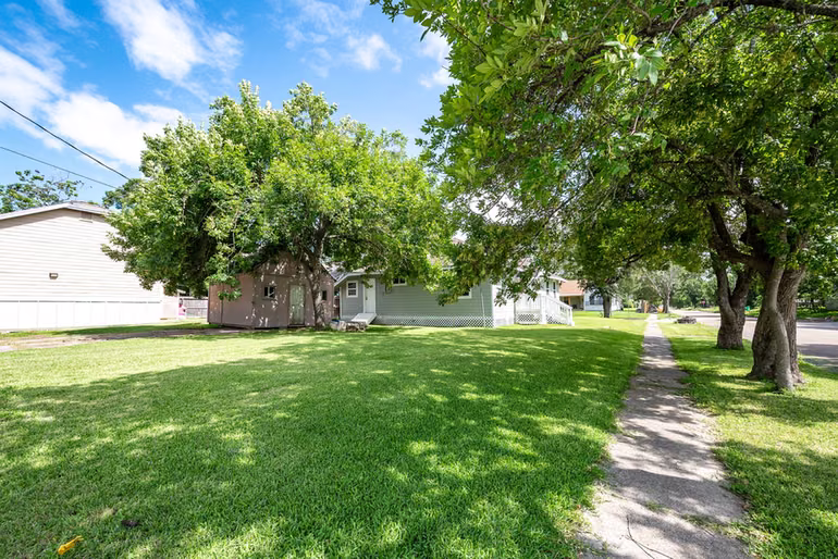 Photo 7 of 3201 Iowa Street, Baytown, TX