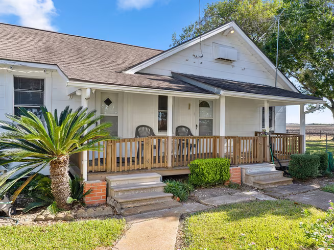 Photo 2 of 14309 Vrlla Road, Guy, TX