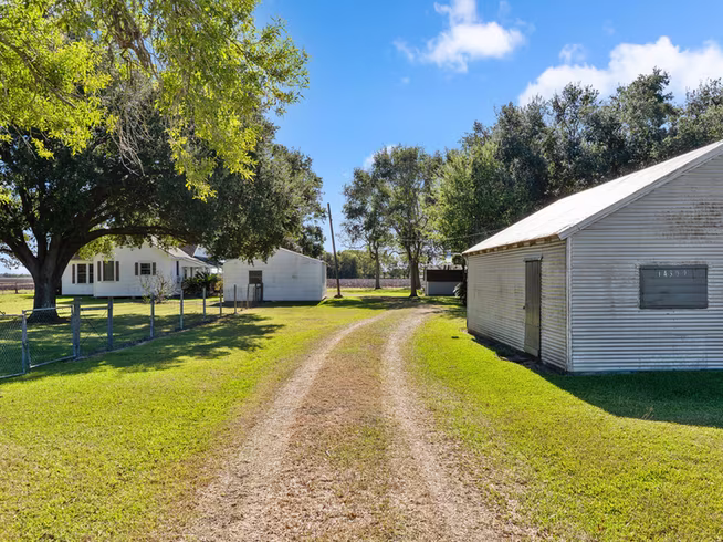 Photo 5 of 14309 Vrlla Road, Guy, TX