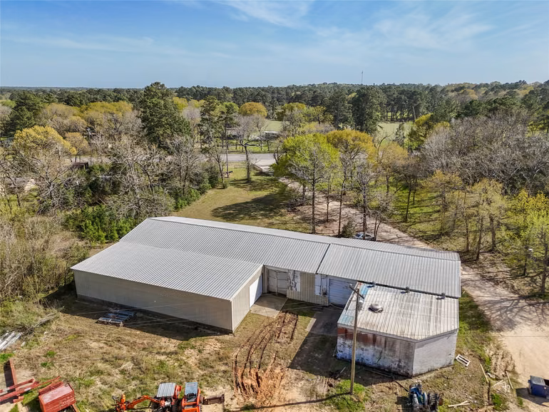 Photo of 1893 Us Hwy 190 Drive, Huntsville, TX 77340