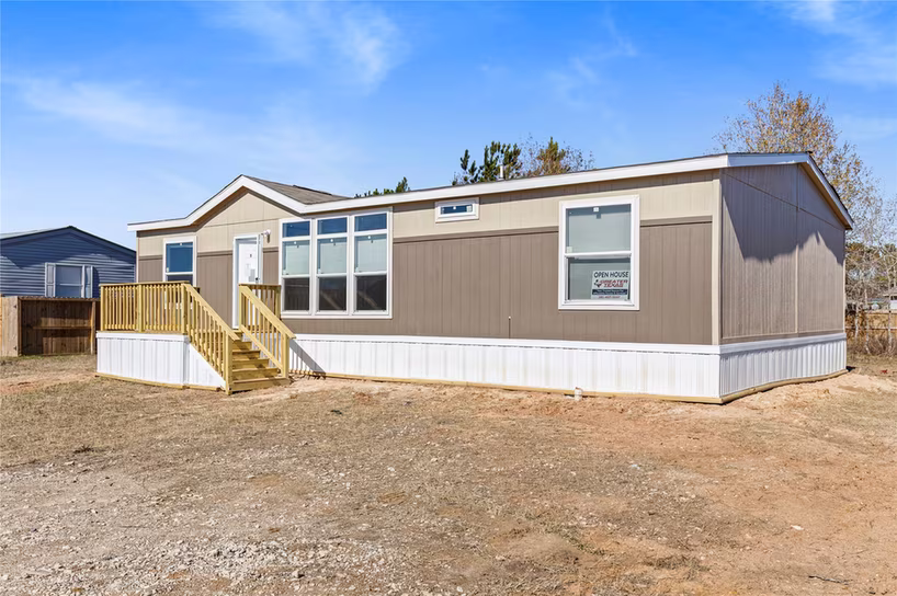 Photo of 548 Ashlawn Drive, Conroe, TX