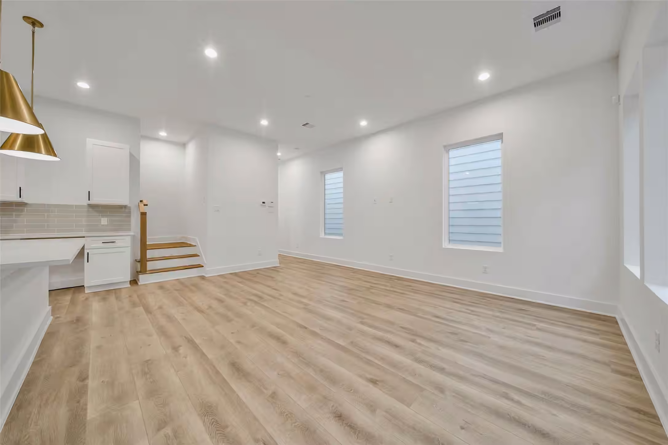 Photo 7 of 7625 Inwood Grove Lane, Houston, TX