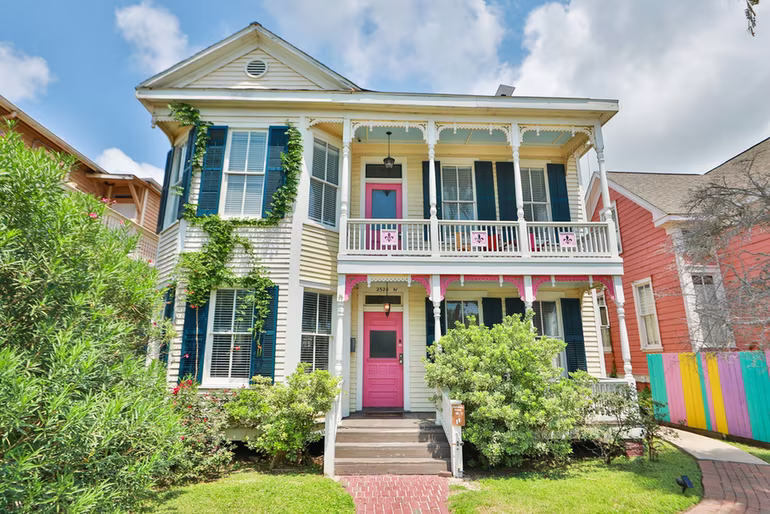 Photo 3 of 2520 Avenue P 1/2, Galveston, TX