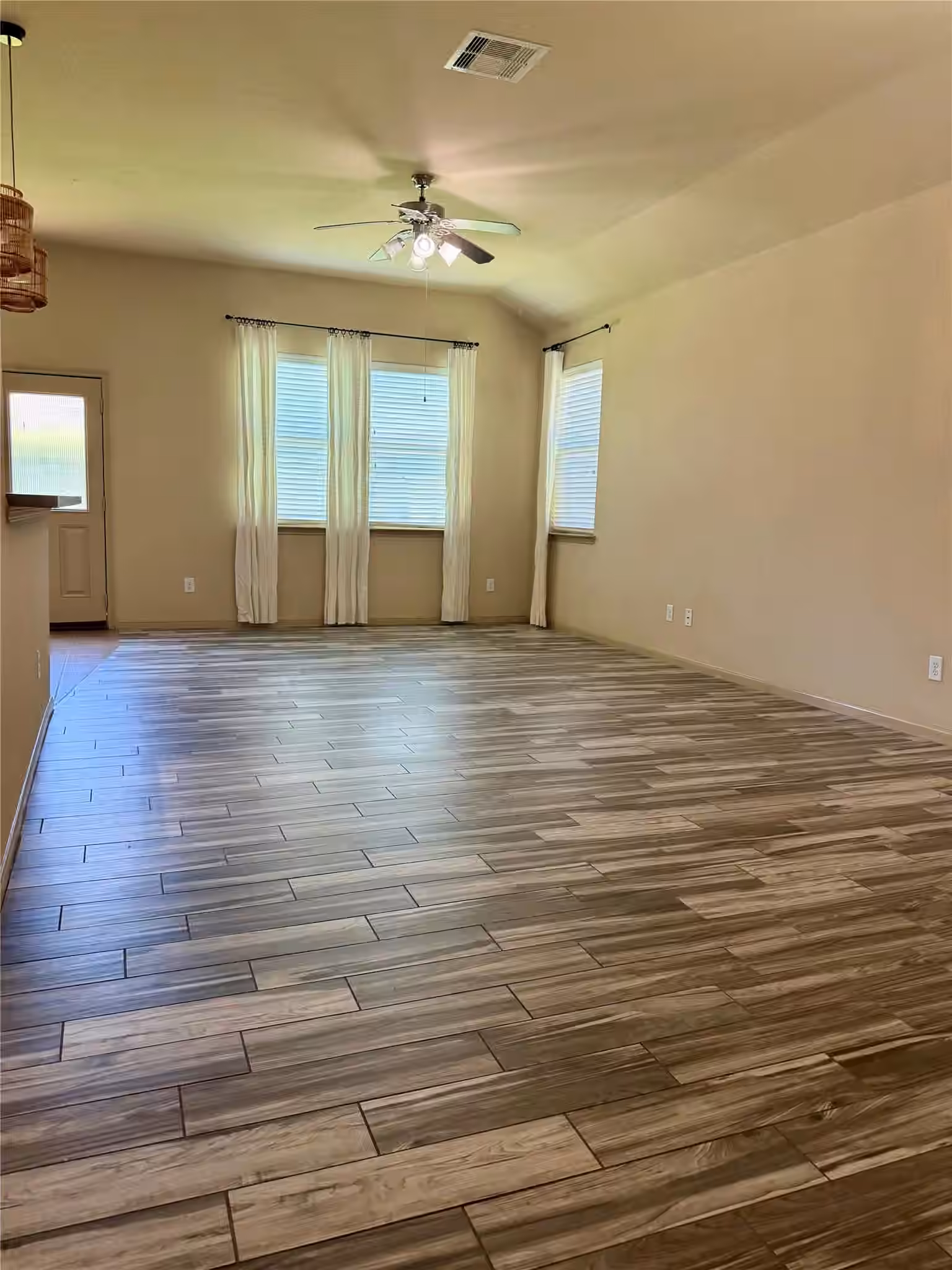 Photo 2 of 10610 Pine Meadows Boulevard, Baytown, TX