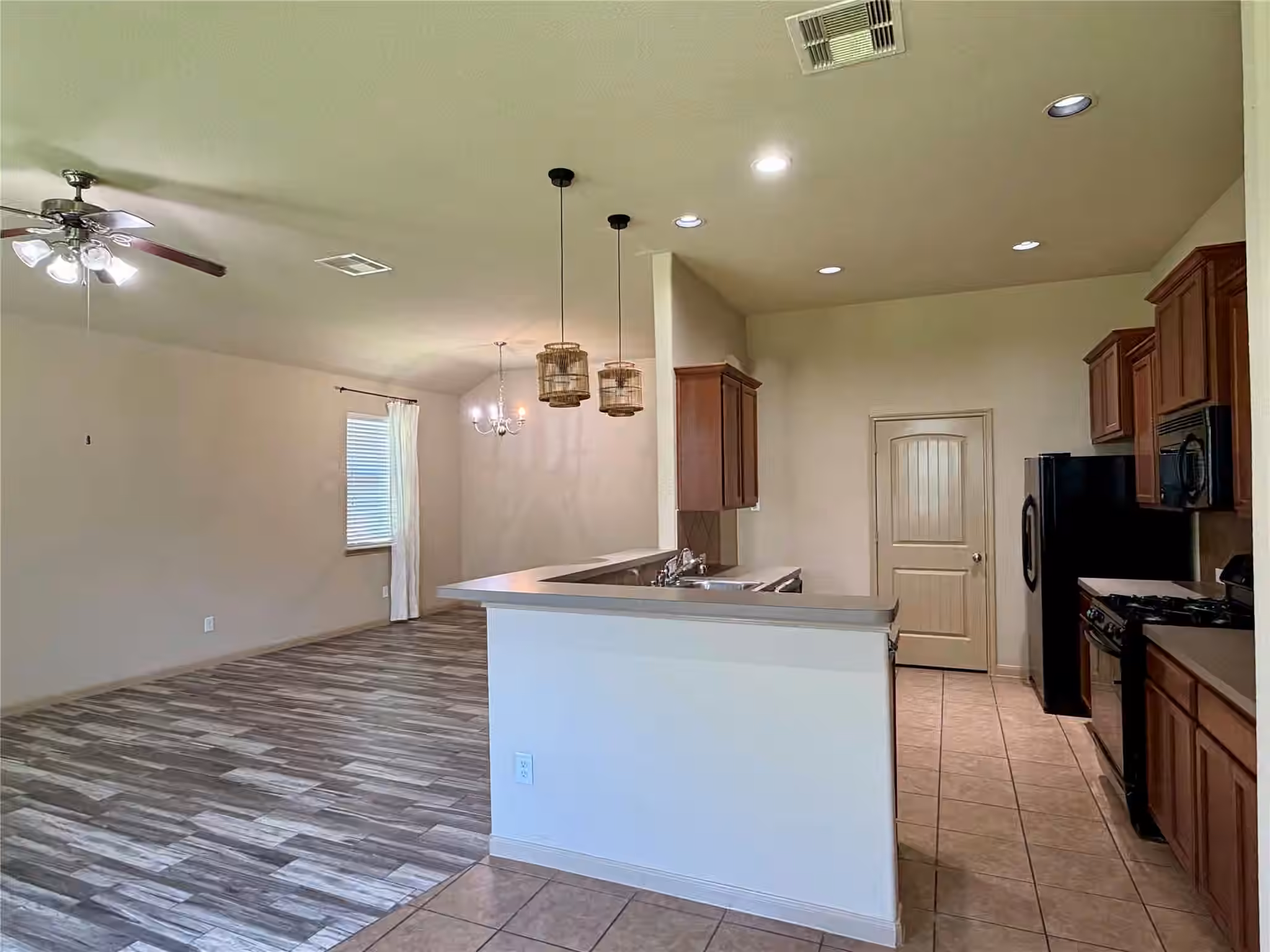 Photo 4 of 10610 Pine Meadows Boulevard, Baytown, TX