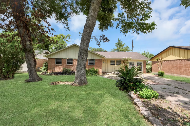 Photo 3 of 505 Jasmine Street, Richwood, TX