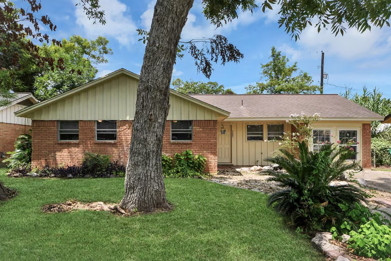 Photo 4 of 505 Jasmine Street, Richwood, TX