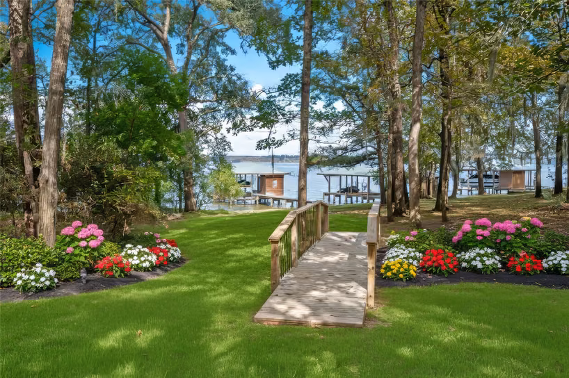 Photo 4 of 20404 Doral Drive, Huntsville, TX