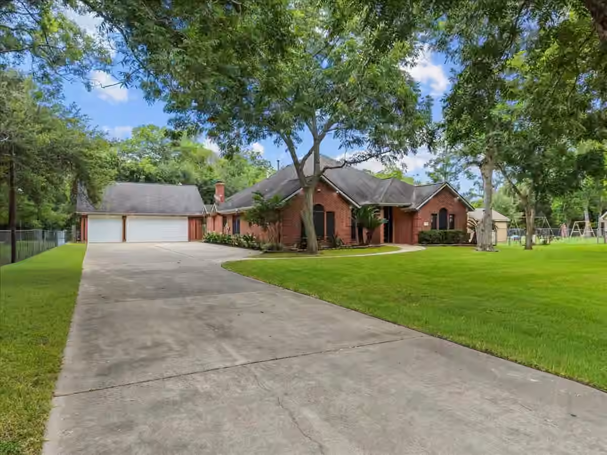 Photo 3 of 9700 Jay Road, Hitchcock, TX