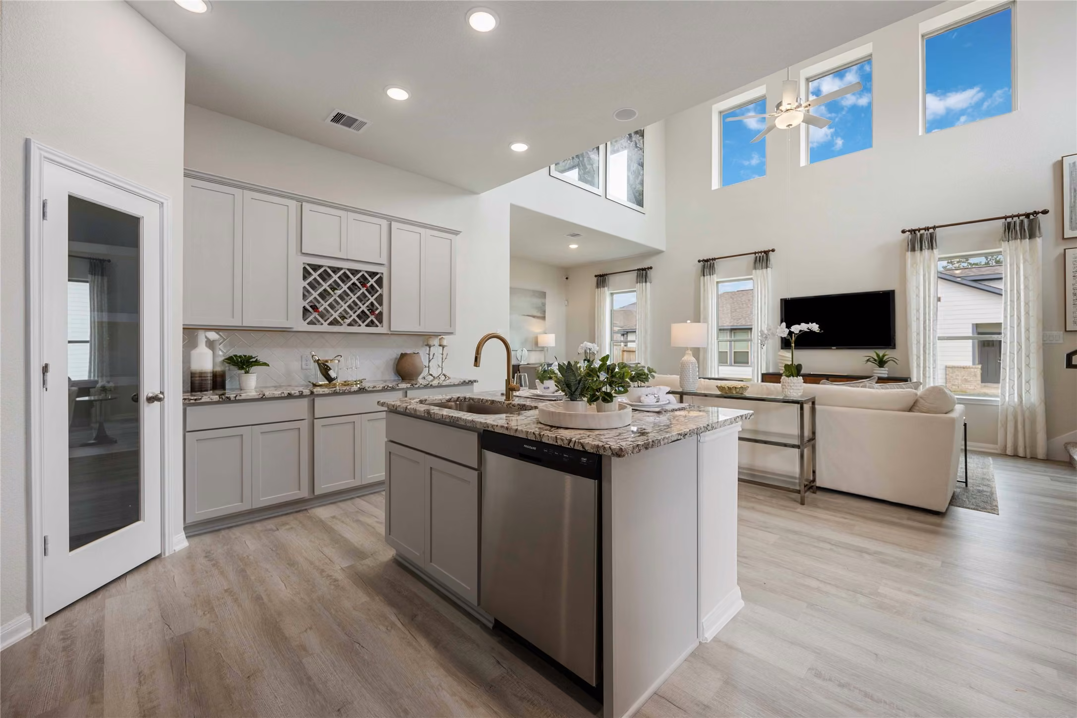 Photo 7 of 722 Tejas Village Parkway, Beasley, TX