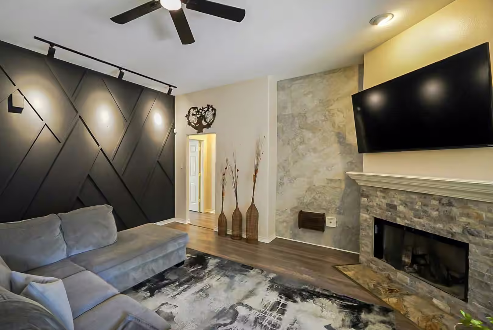 Photo 3 of 200 Canterbury Drive, Conroe, TX