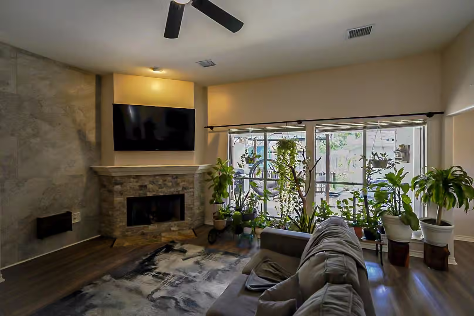 Photo 4 of 200 Canterbury Drive, Conroe, TX