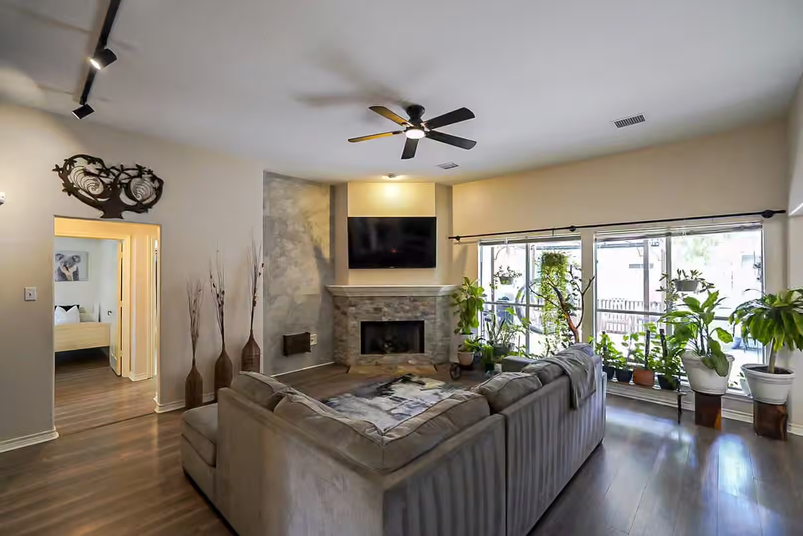 Photo 6 of 200 Canterbury Drive, Conroe, TX