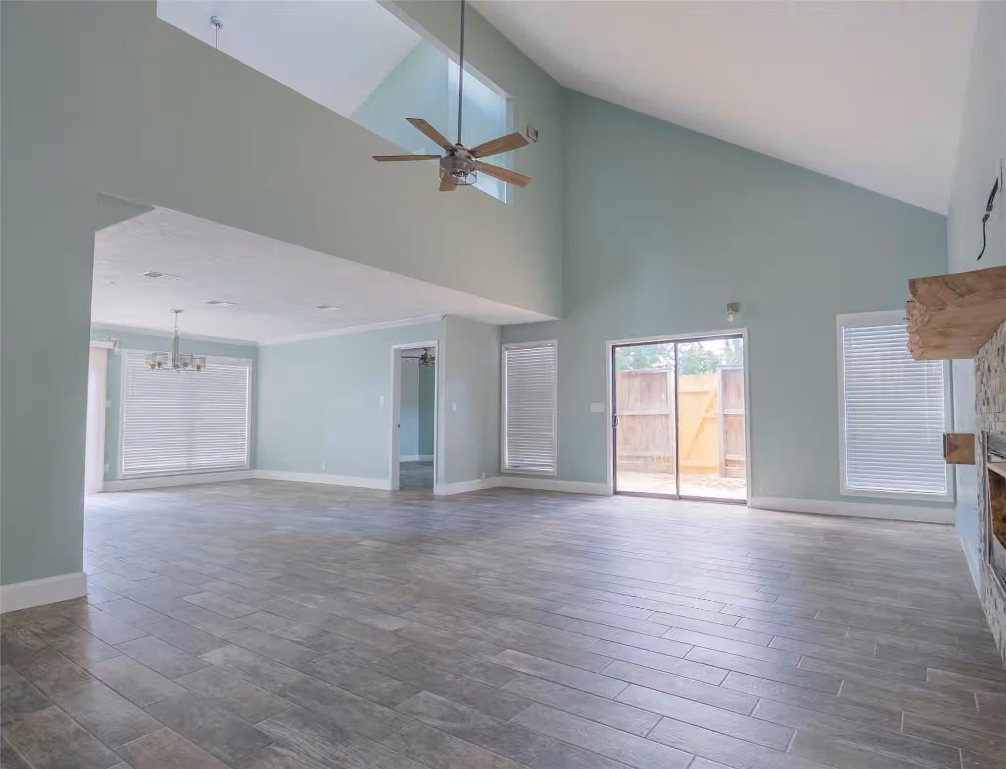 Photo 4 of 12515 Lazywood Street, Pinehurst, TX
