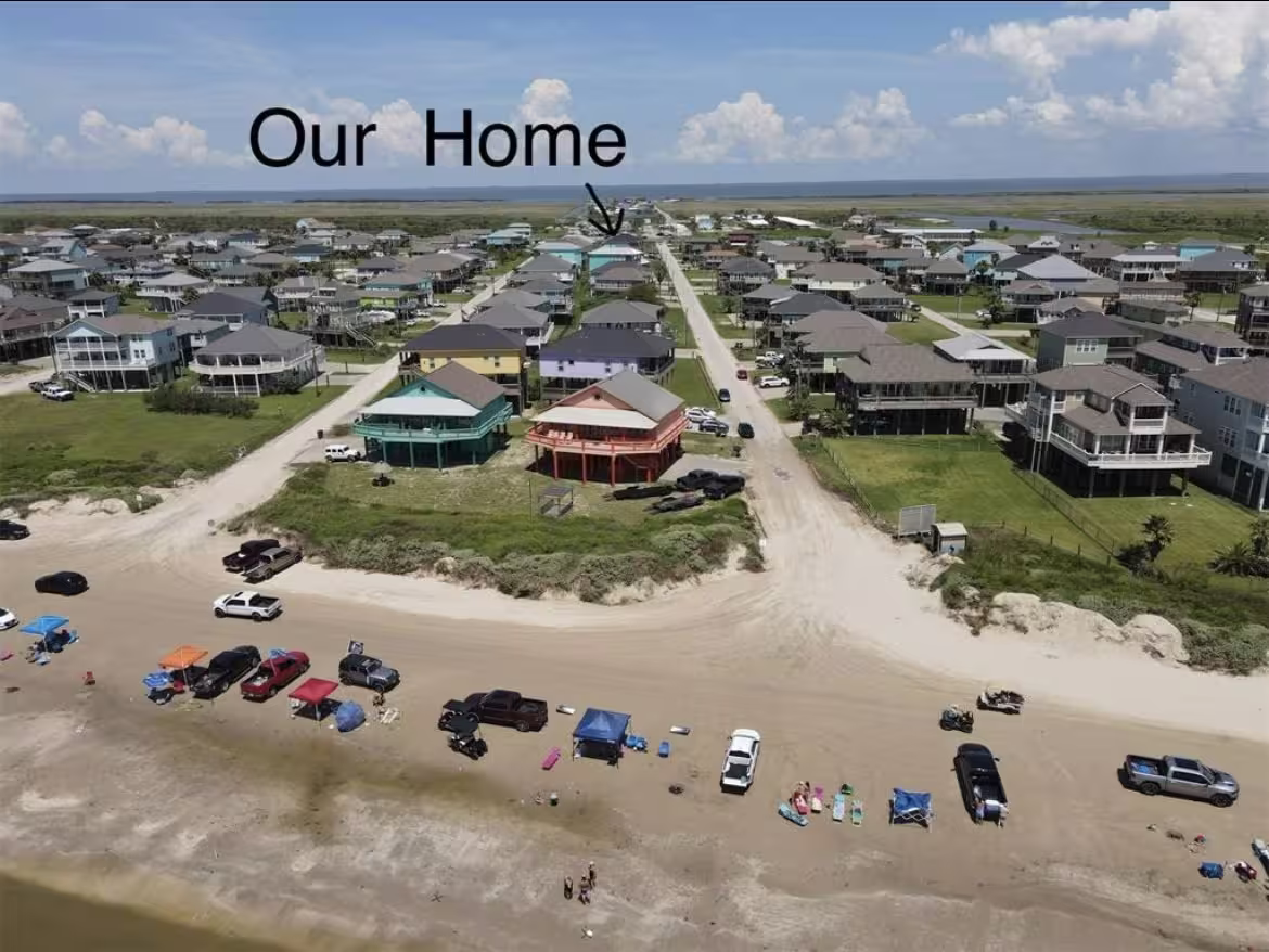 Photo 3 of 1001 S Stingaree Drive, Crystal Beach, TX