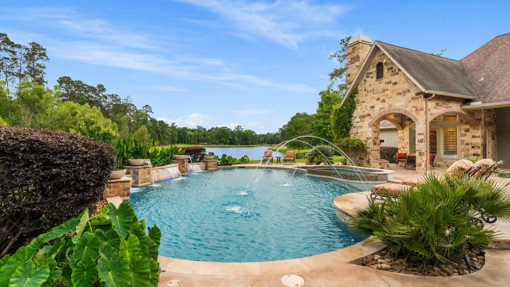 Photo 5 of 6926 Comanche Bend, Montgomery, TX