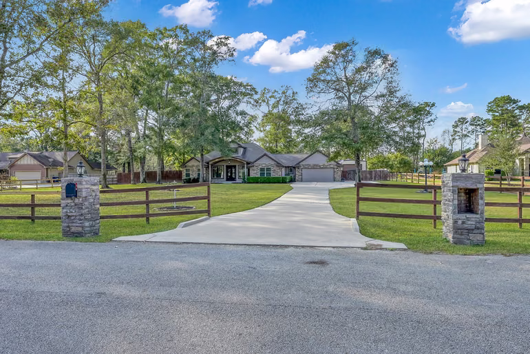 Photo of 11486 Oak Springs Drive, Willis, TX 77378