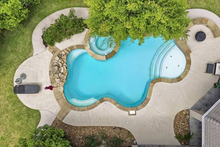 Photo 7 of 8111 Hideaway Lake Circle, Spring, TX