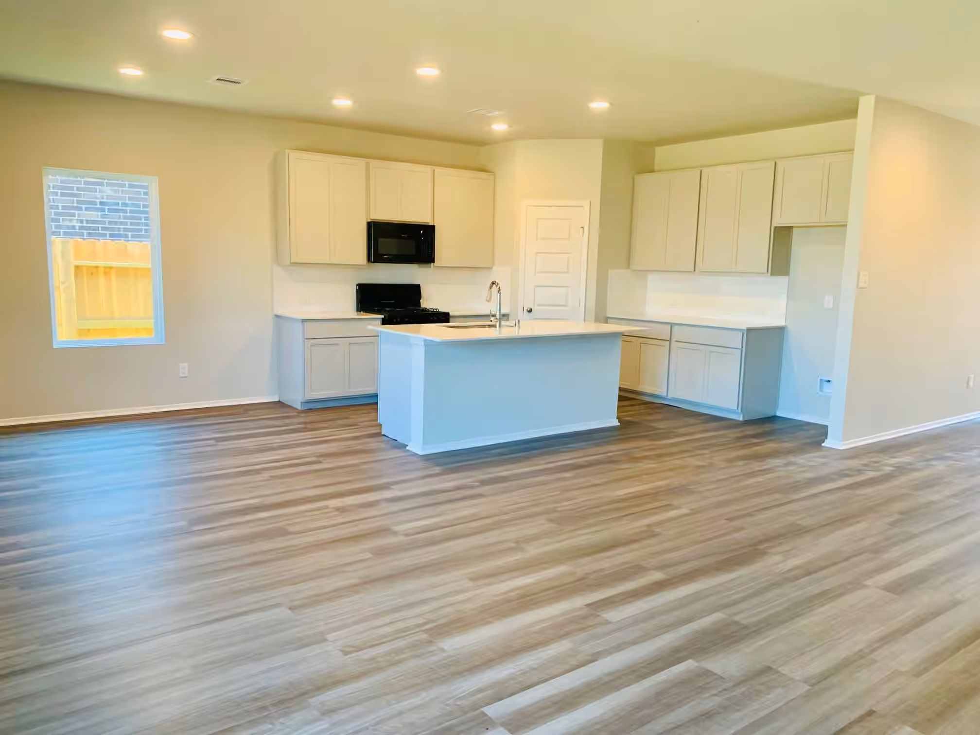 Photo 4 of 21535 Holbrook Drive, New Caney, TX