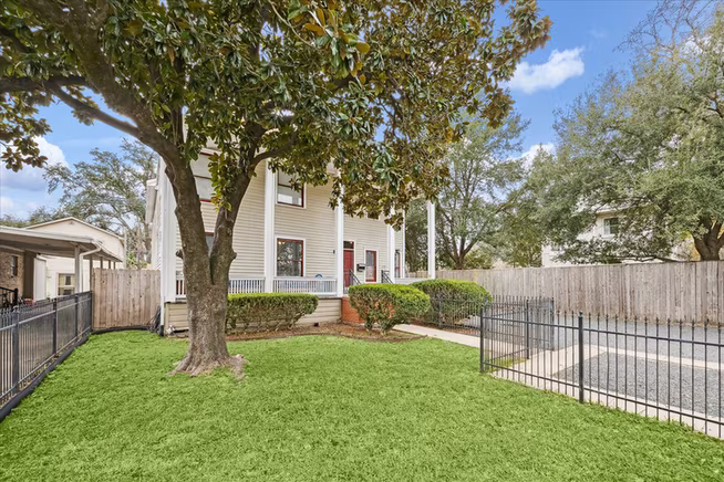 Photo 2 of 240 W 23rd Street, Houston, TX