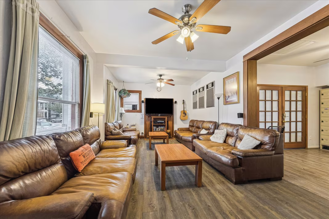 Photo 6 of 240 W 23rd Street, Houston, TX