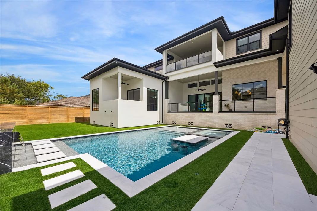 Photo 7 of 5014 Braesvalley Drive, Houston, TX