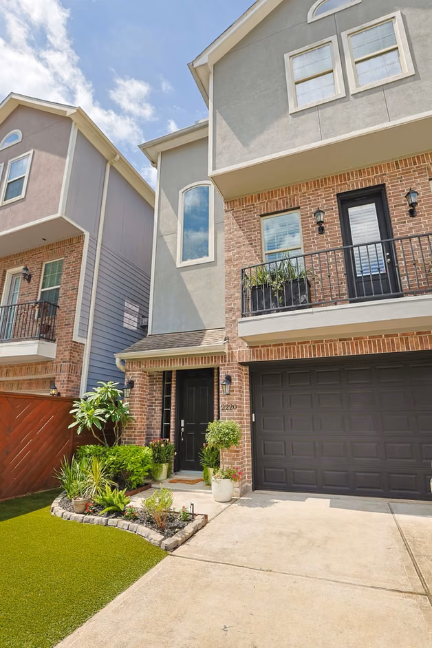 Photo 4 of 2220 Stuart Street, Houston, TX
