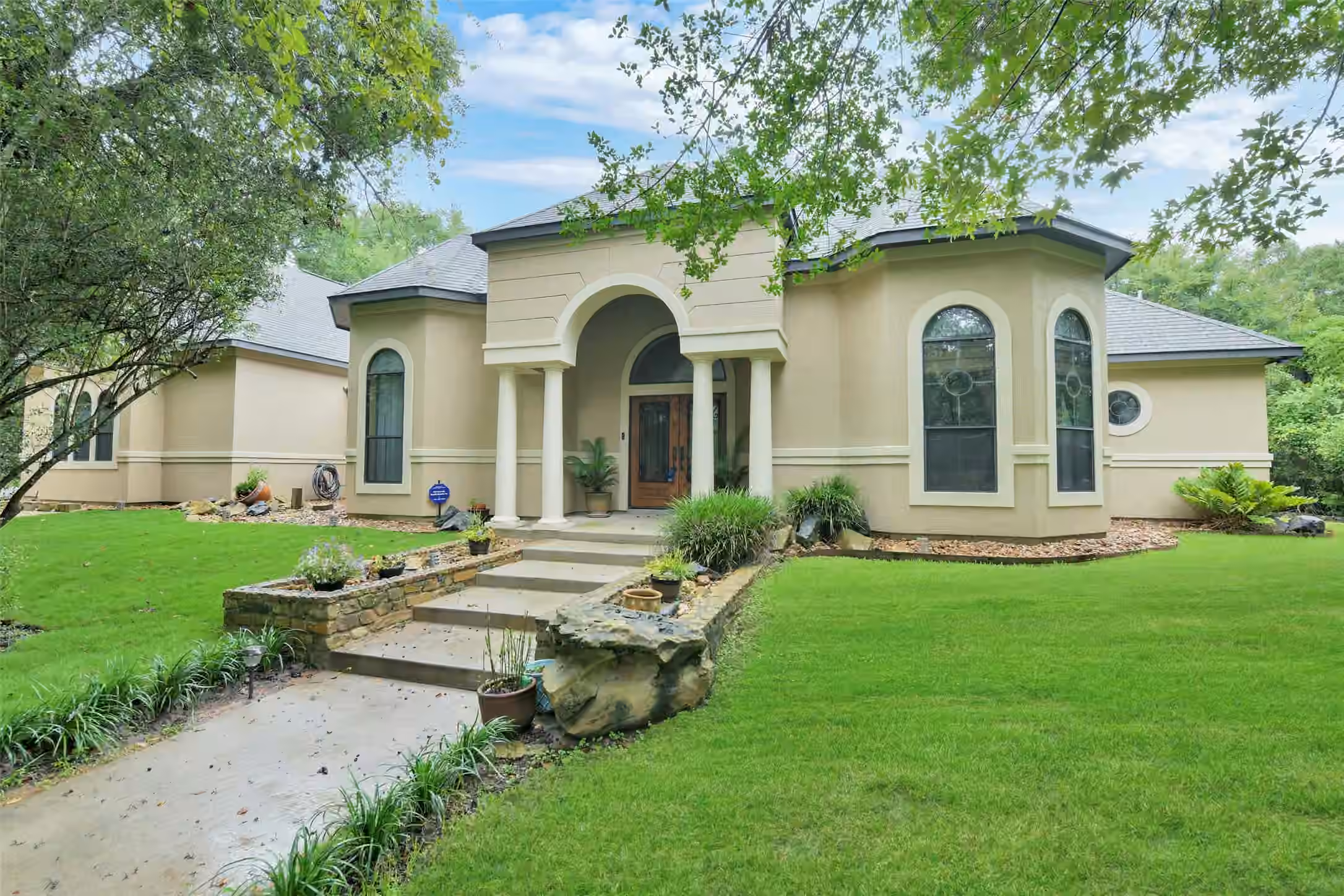 Photo 2 of 26150 Crown Ranch Boulevard, Montgomery, TX