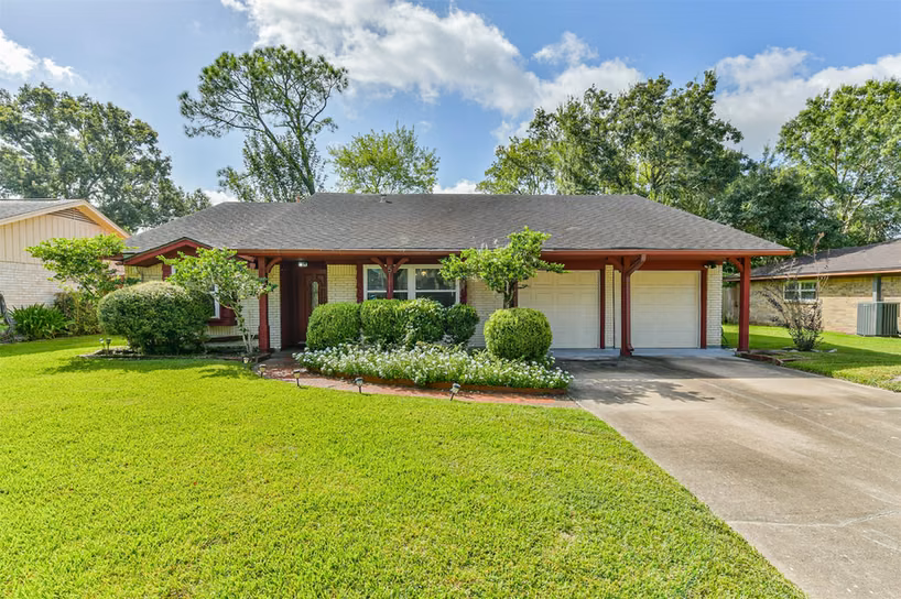 Photo of 5111 Regal Pine Way, Friendswood, TX