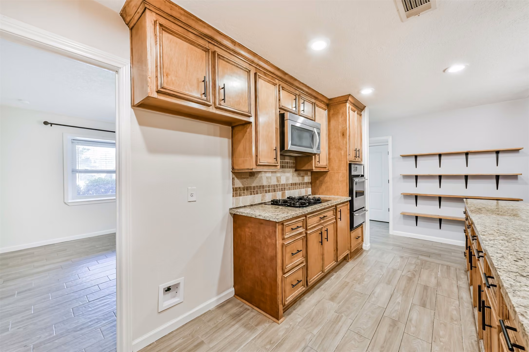 Photo 7 of 5111 Regal Pine Way, Friendswood, TX