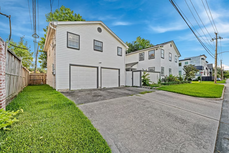 Photo 2 of 4401 Holt Street, Bellaire, TX