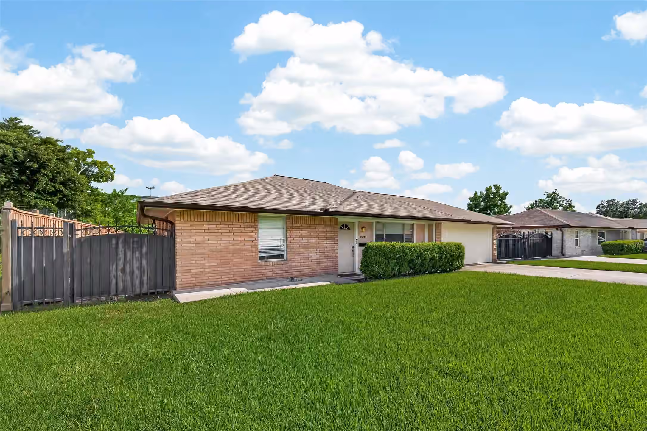 Photo 2 of 10935 Timberoak Drive, Houston, TX