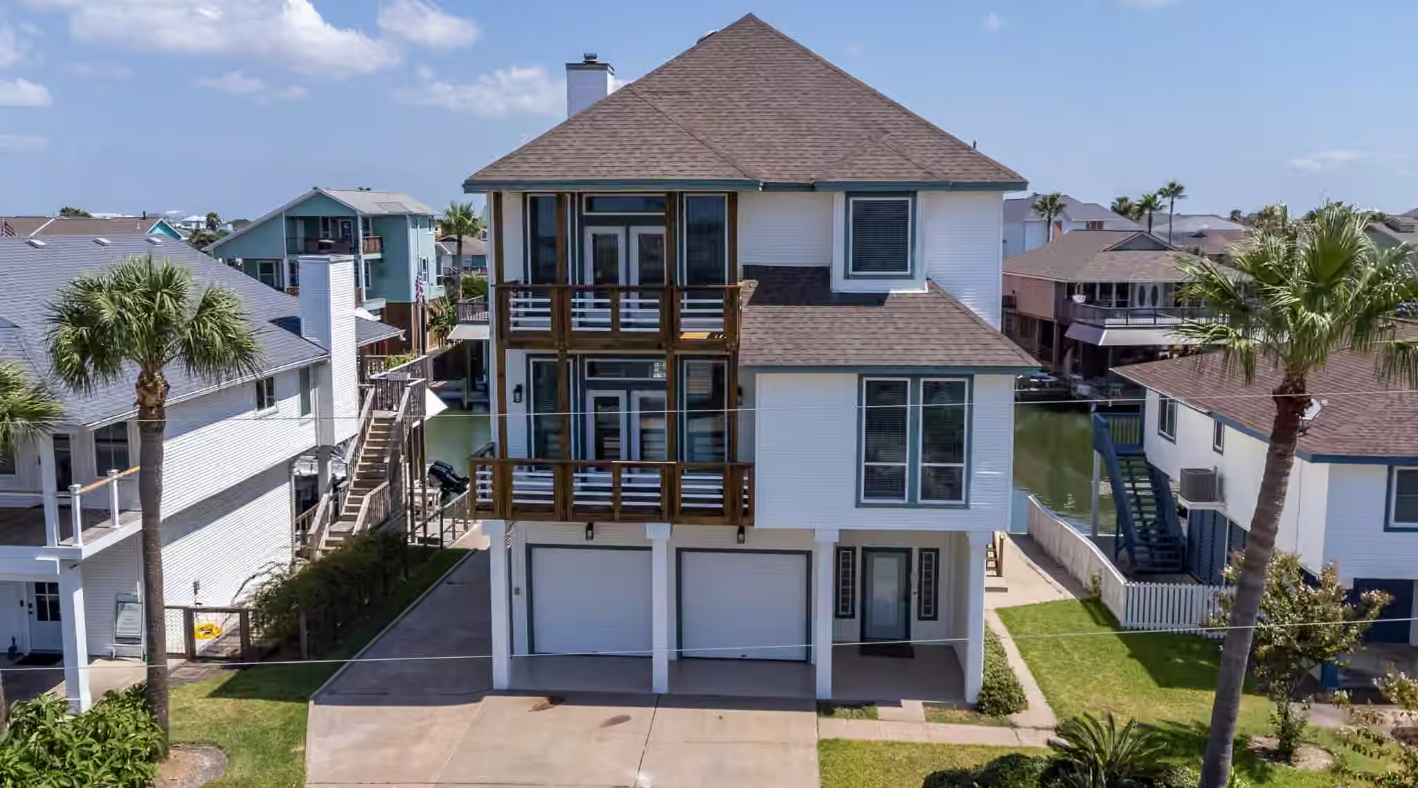 Photo of 1414 Lotus Drive, Tiki Island, TX 77554