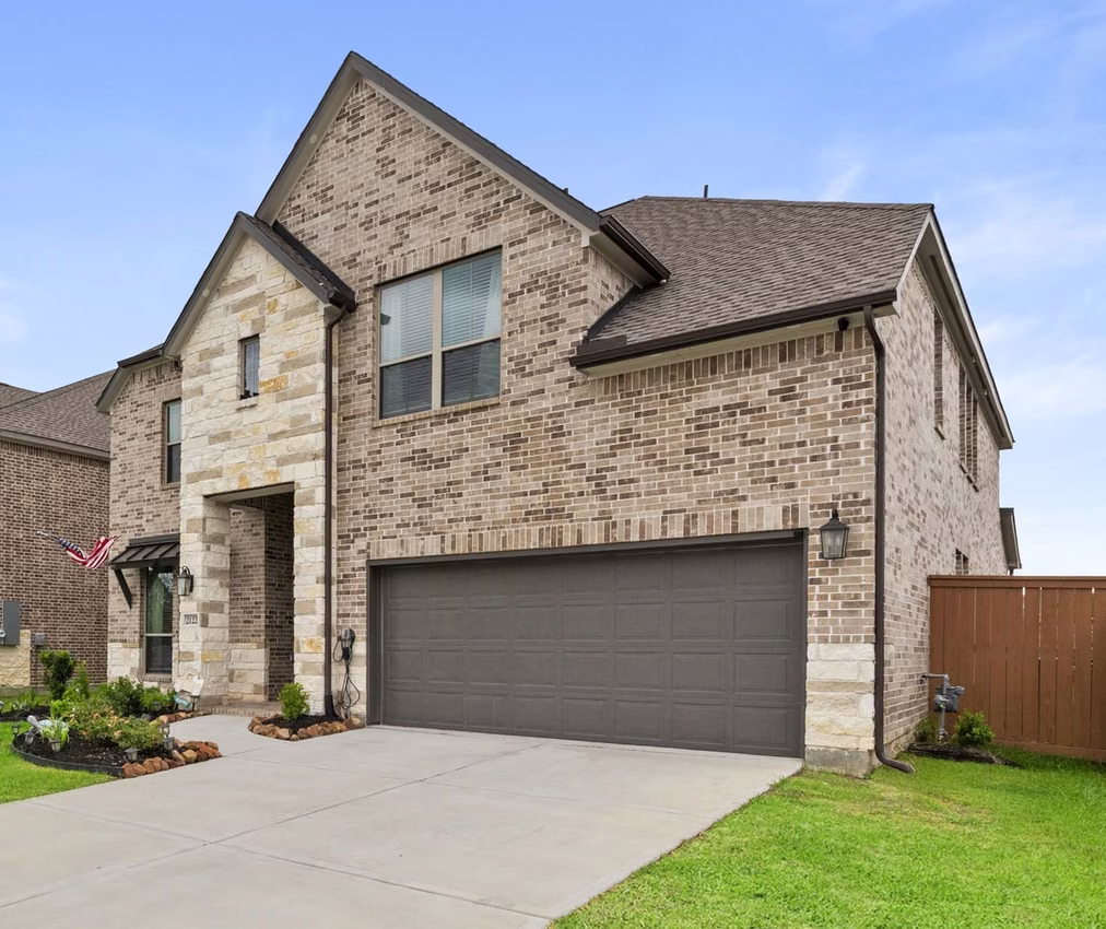 Photo 2 of 2122 Lierna Drive, Texas City, TX
