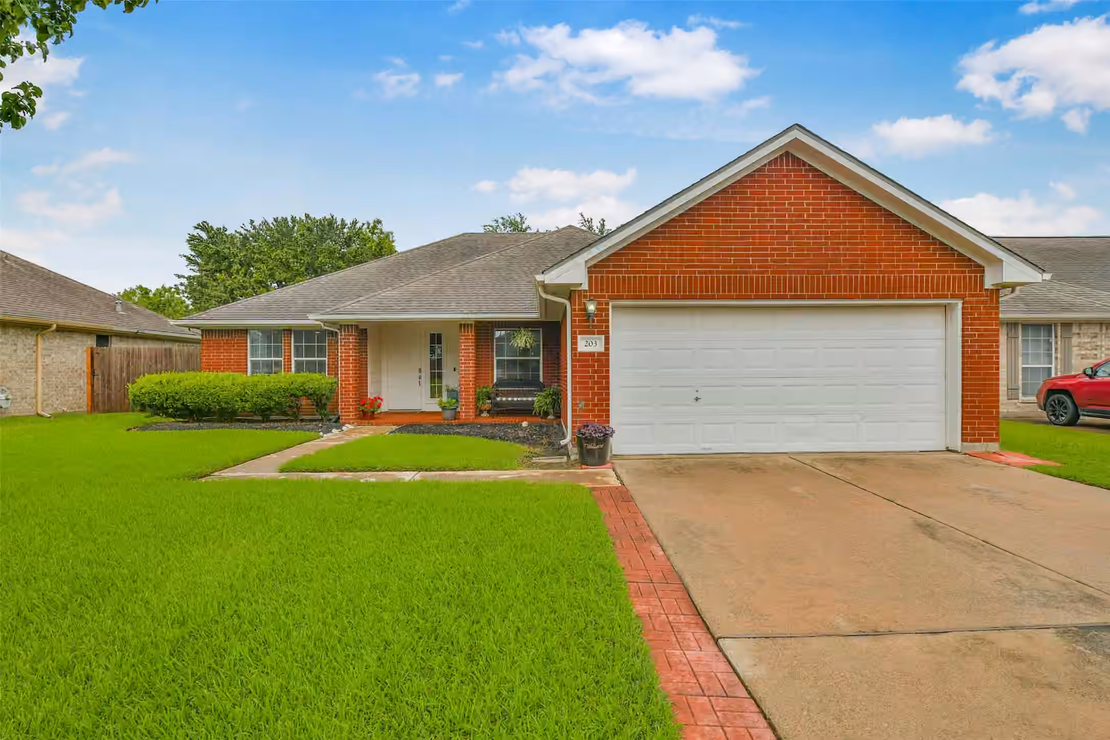 Photo of 203 Green Isle Avenue, Dickinson, TX 77539