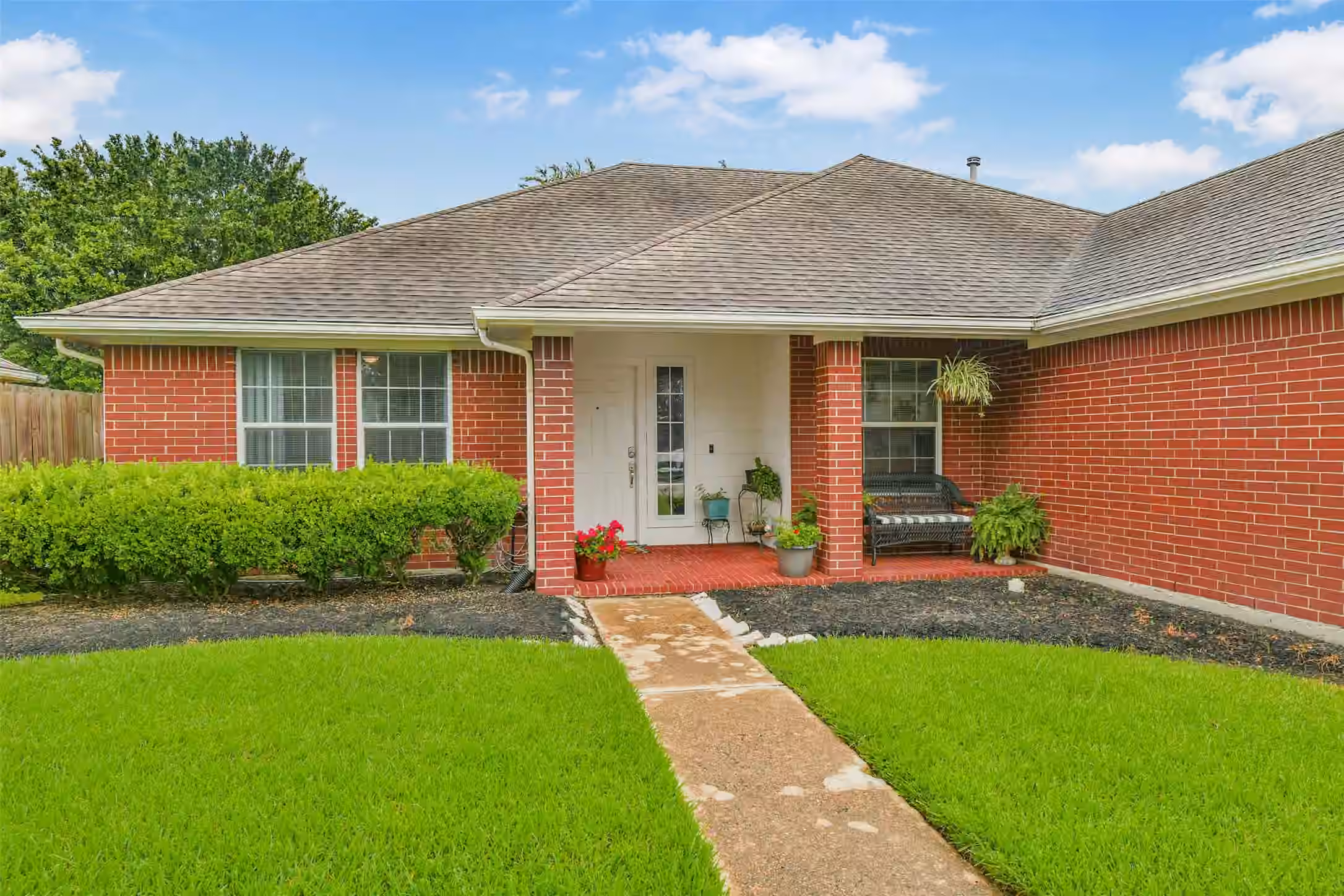 Photo 2 of 203 Green Isle Avenue, Dickinson, TX
