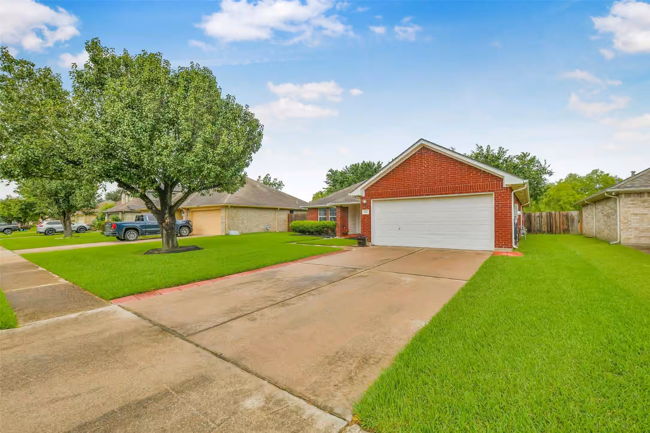Photo 3 of 203 Green Isle Avenue, Dickinson, TX