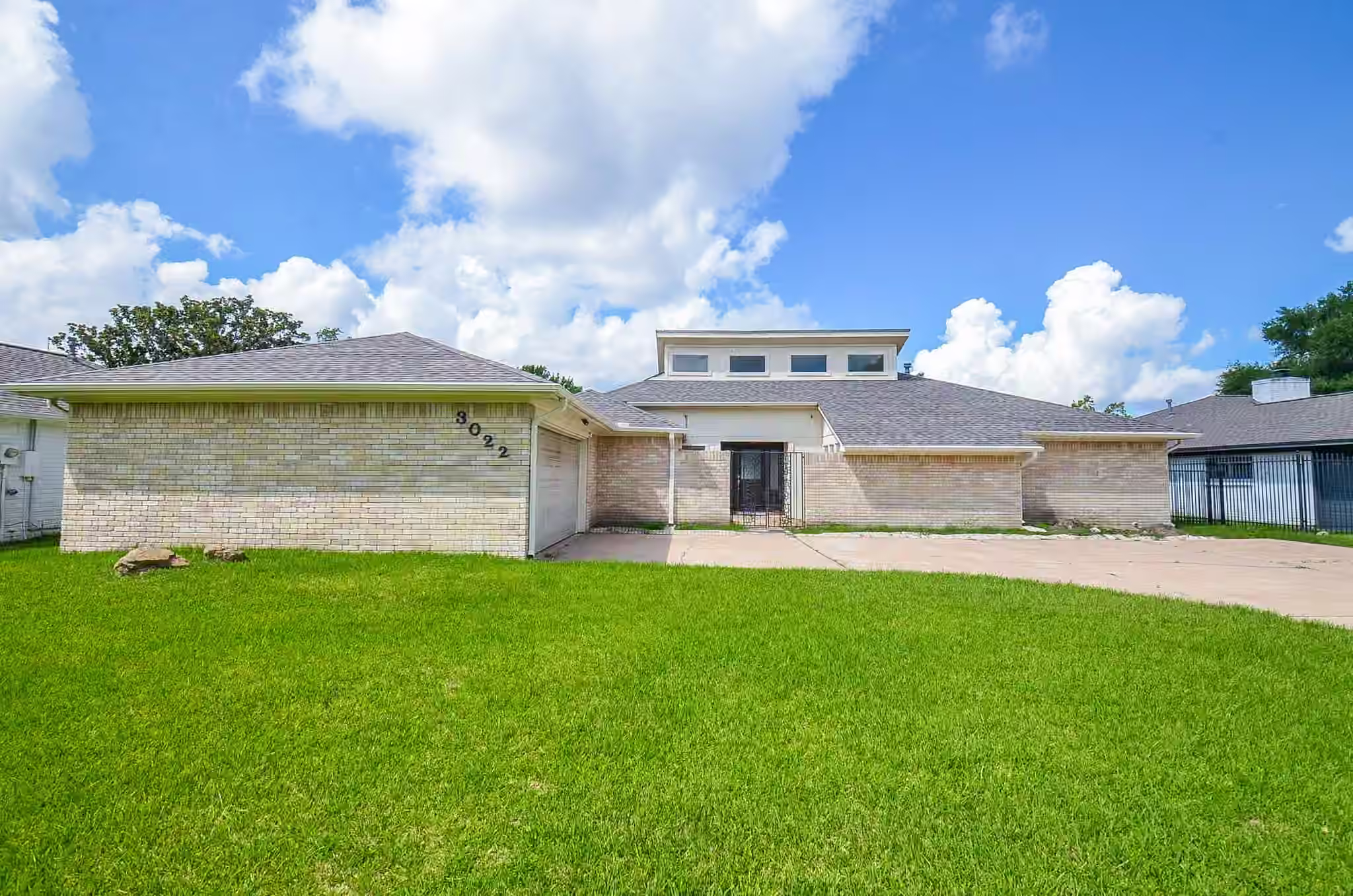 Photo 3 of 3022 Cypress Point Drive, Missouri City, TX