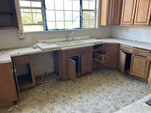 Photo 4 of 1314 6th Street, Angleton, TX
