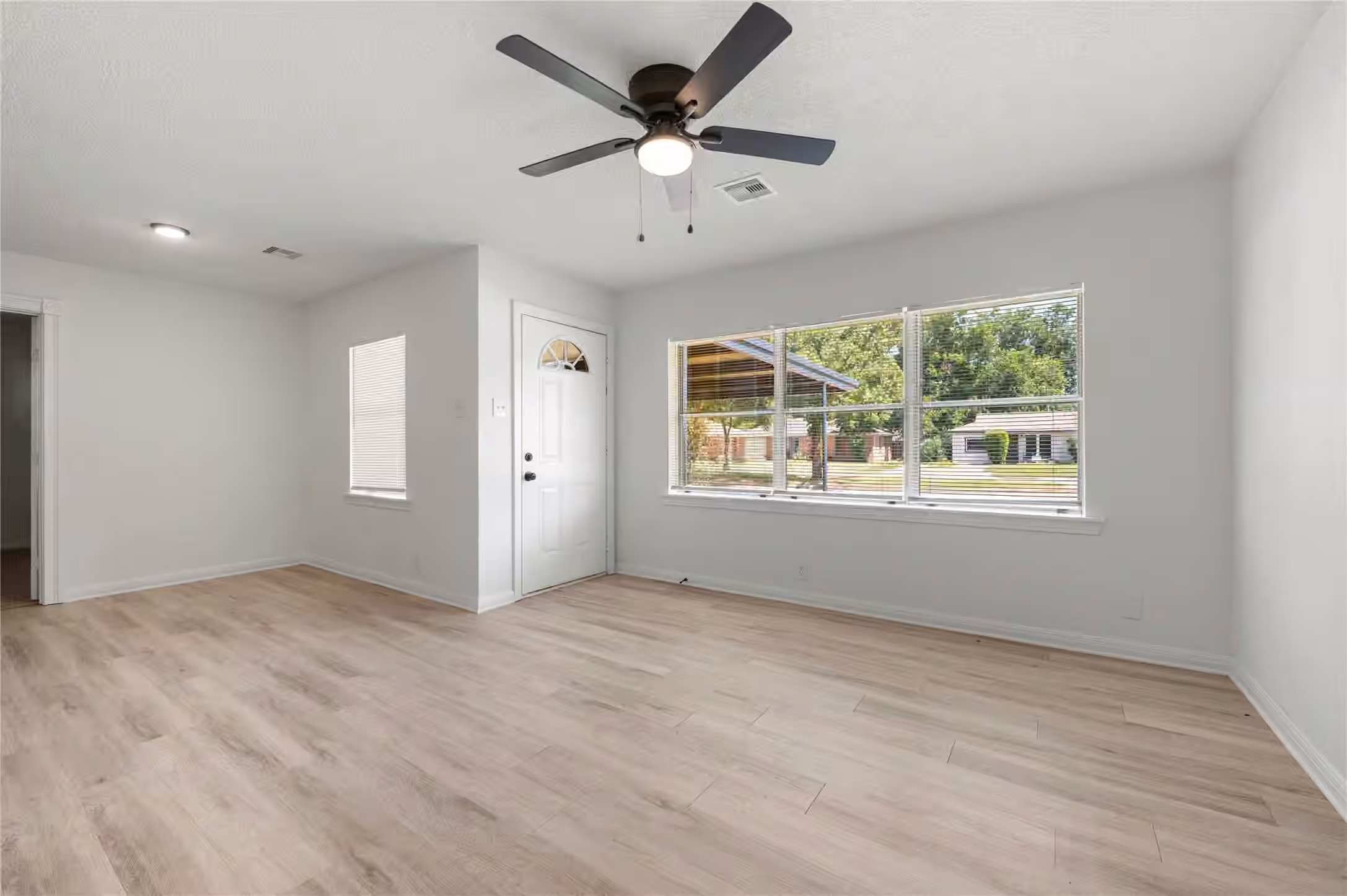 Photo 4 of 4601 W 43rd Street, Houston, TX