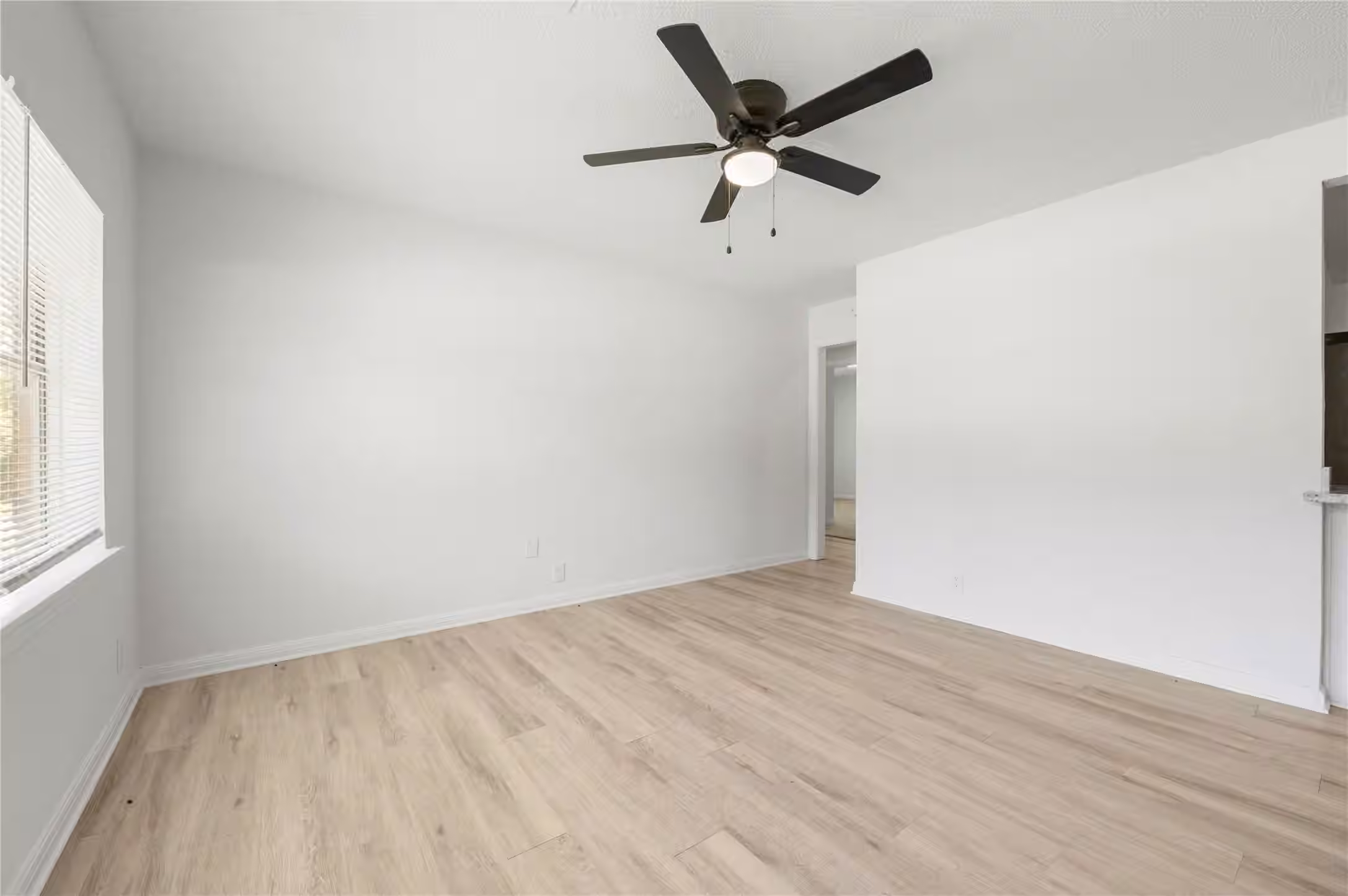 Photo 5 of 4601 W 43rd Street, Houston, TX