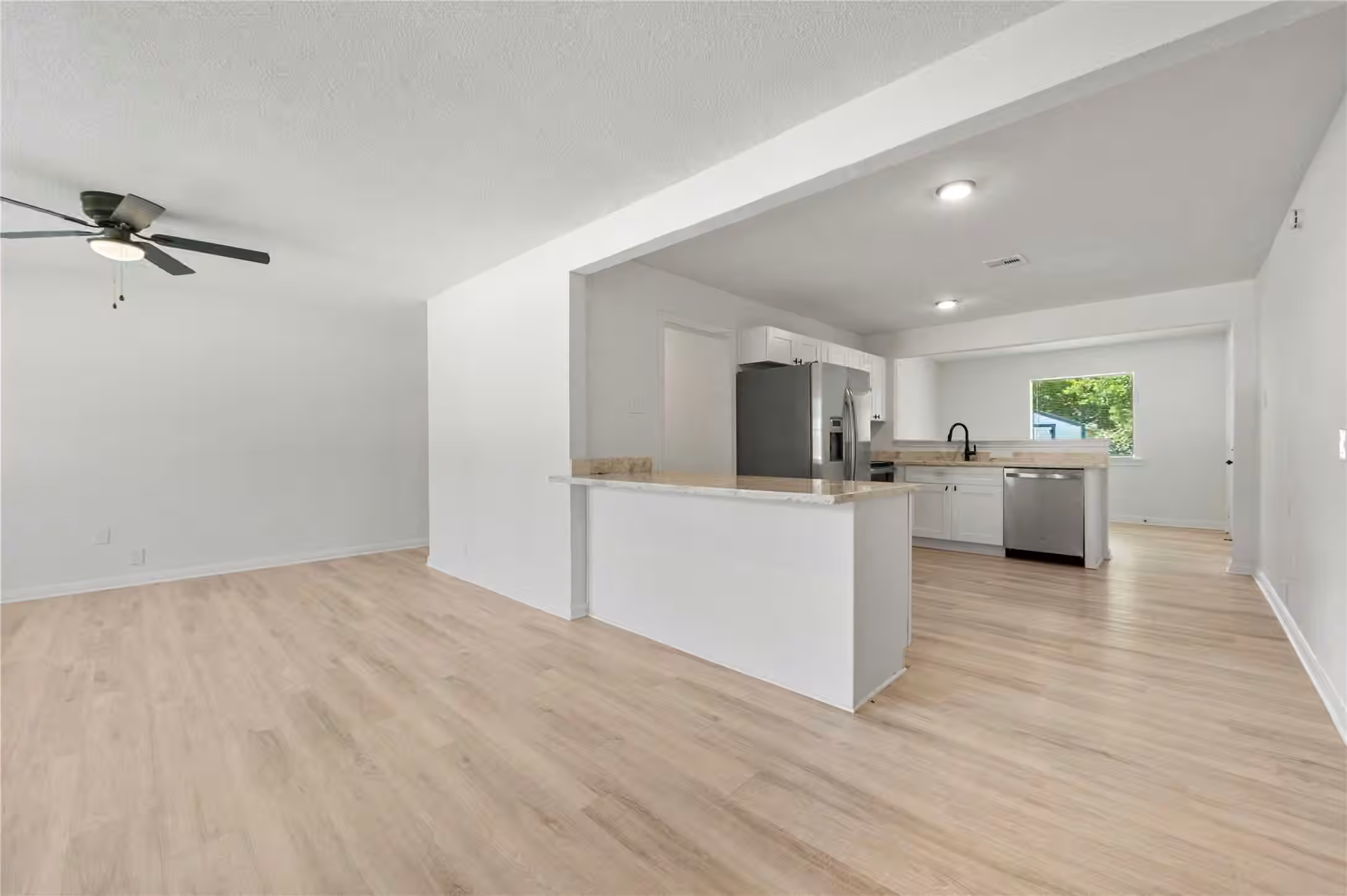 Photo 7 of 4601 W 43rd Street, Houston, TX