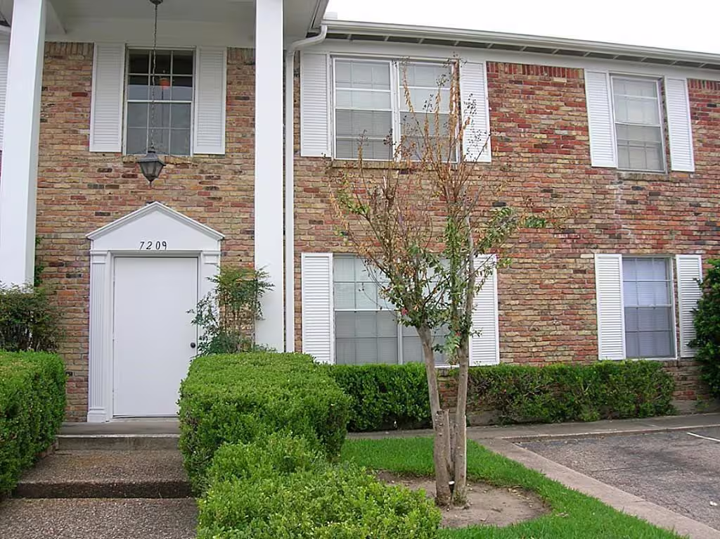 Photo 3 of 7209 Beechnut Street B, Houston, TX