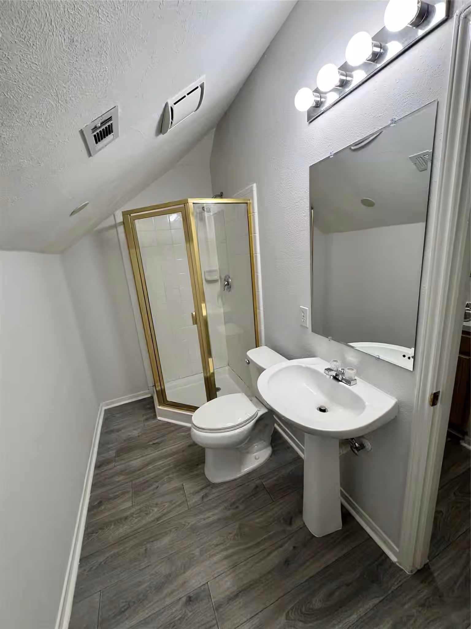 Photo 4 of 2910 Blue Wind Court, Houston, TX