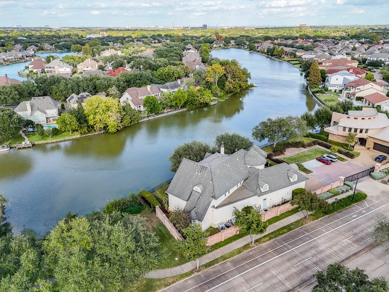 Photo 2 of 15710 Creek Bend Drive, Sugar Land, TX