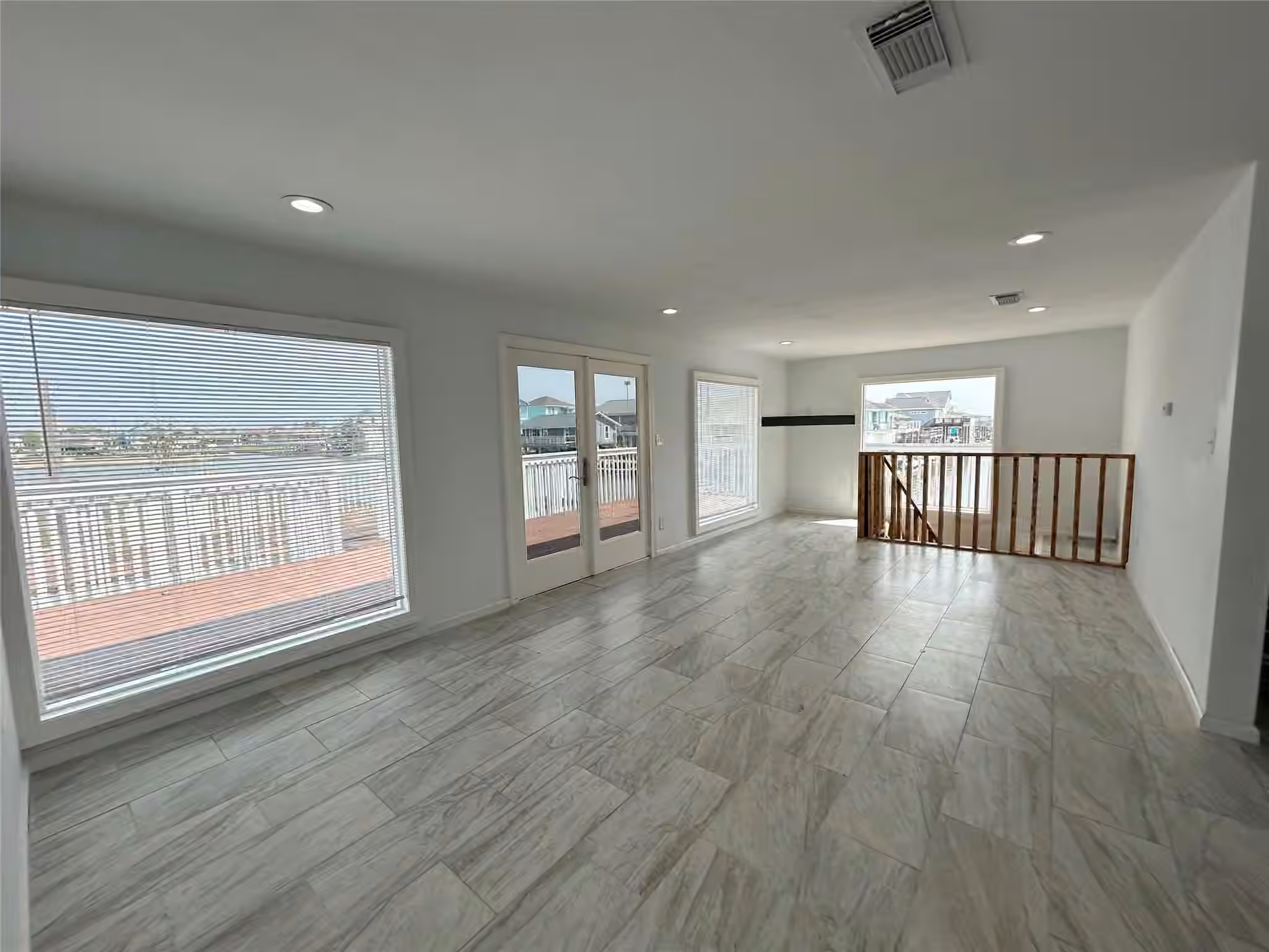 Photo 5 of 16643 Bermuda Way, Jamaica Beach, TX