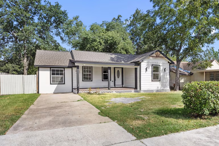 Photo 2 of 905 Elm Avenue, Pasadena, TX