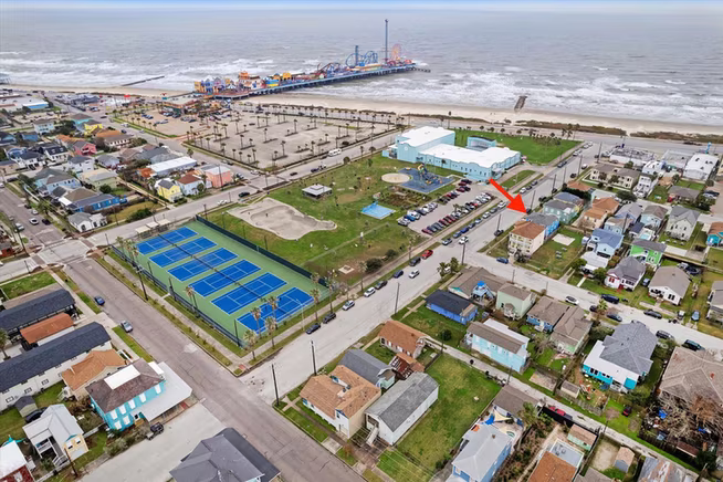 Photo 3 of 2211 28th Street, Galveston, TX