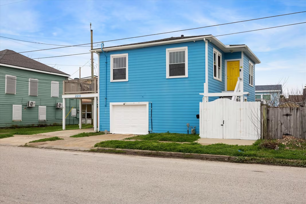 Photo 5 of 2211 28th Street, Galveston, TX