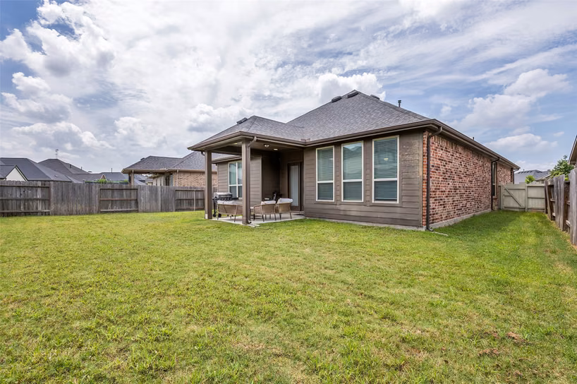 Photo 4 of 10082 Black Maple Drive, Conroe, TX